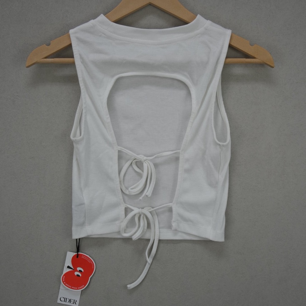 NWT Cider Classic women’s cut out crop top